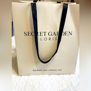 Secret Garden  Florist 🌹 paper shopping/ gift bag.